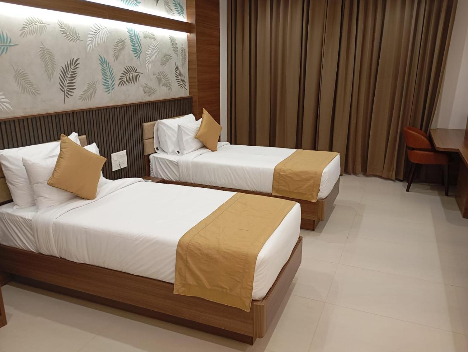 Highland Hotel Bangalore Extérieur photo