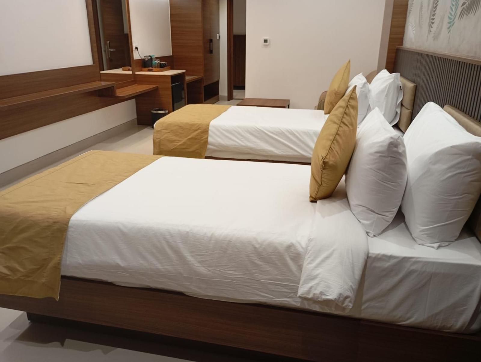 Highland Hotel Bangalore Extérieur photo