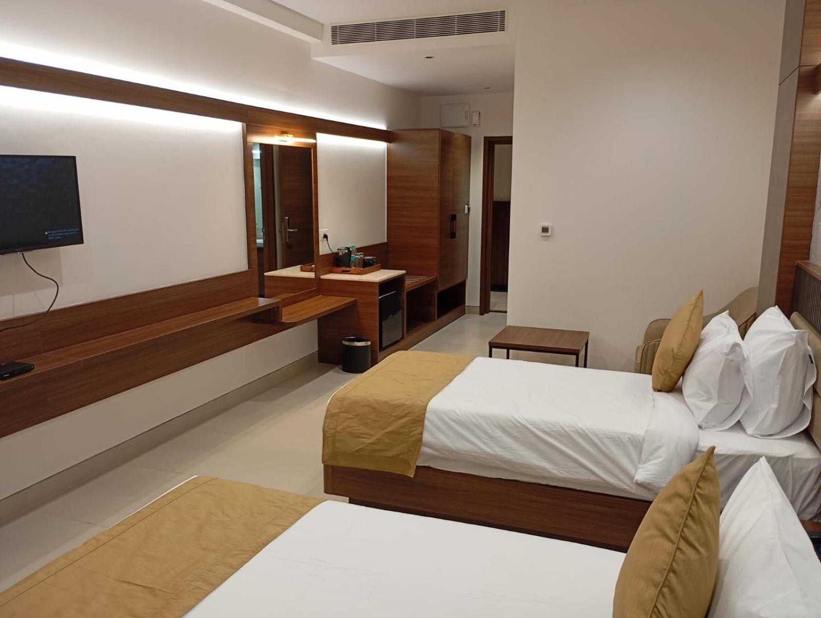 Highland Hotel Bangalore Extérieur photo