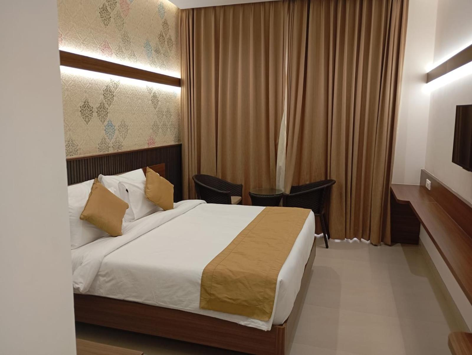 Highland Hotel Bangalore Extérieur photo