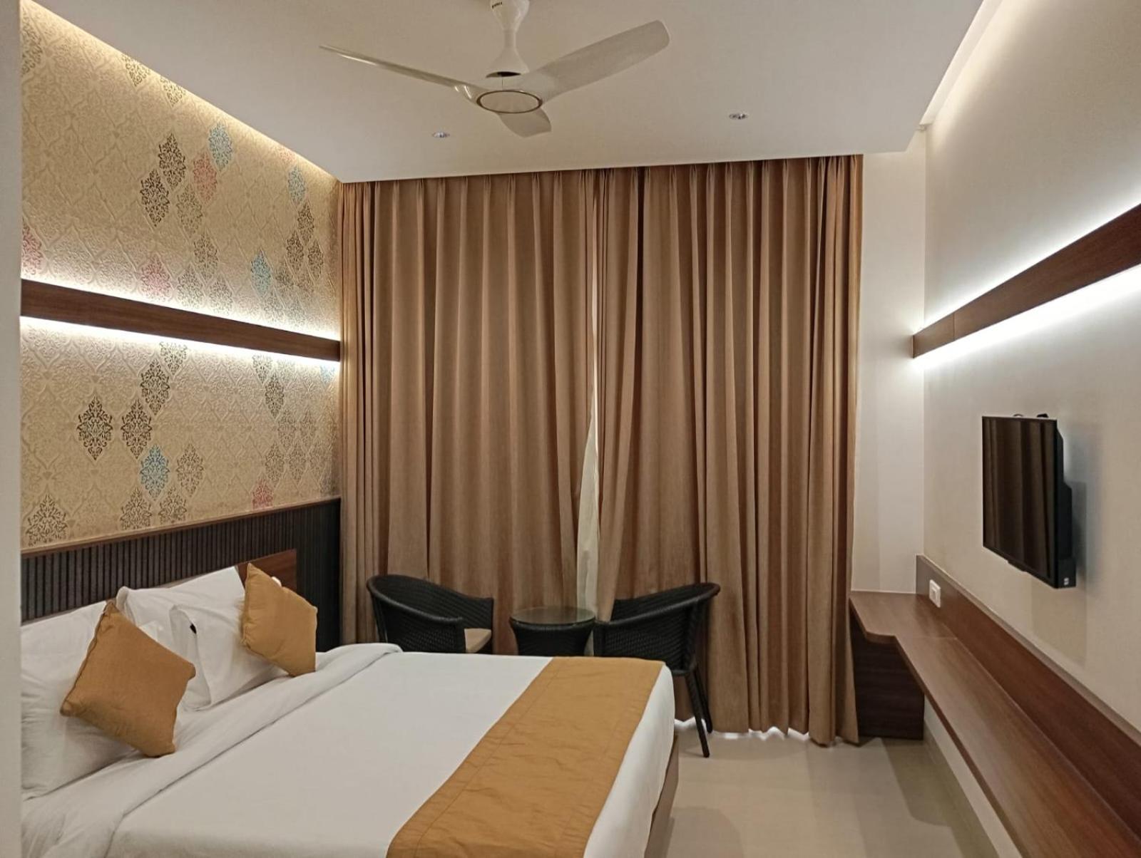 Highland Hotel Bangalore Extérieur photo