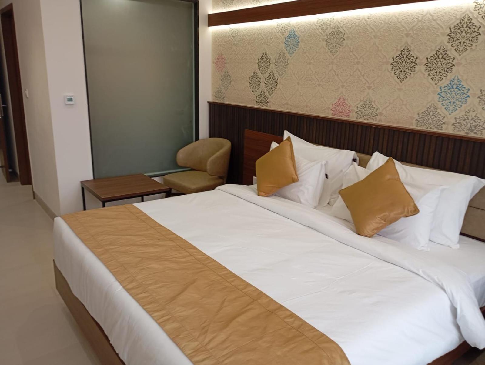 Highland Hotel Bangalore Extérieur photo