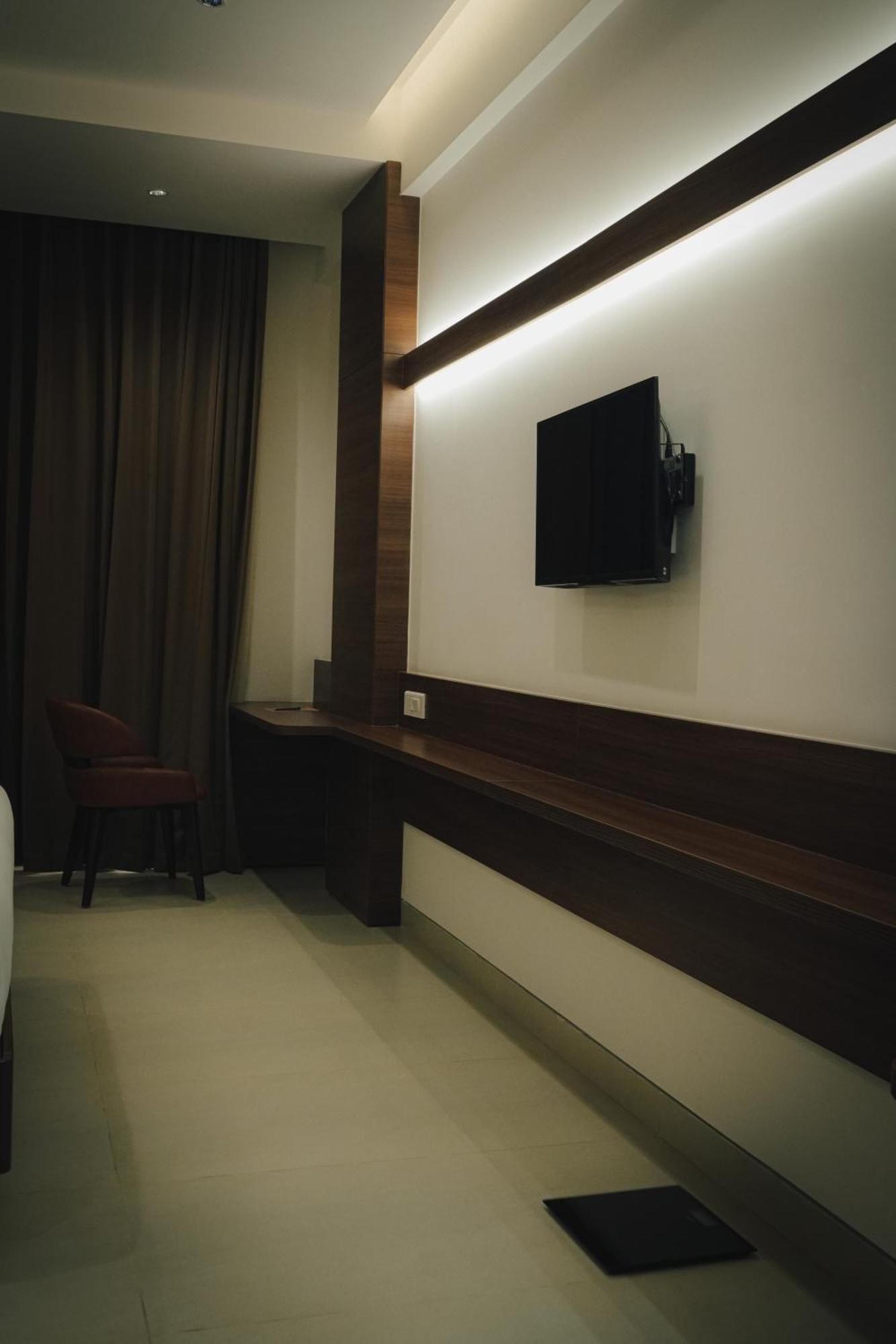 Highland Hotel Bangalore Extérieur photo