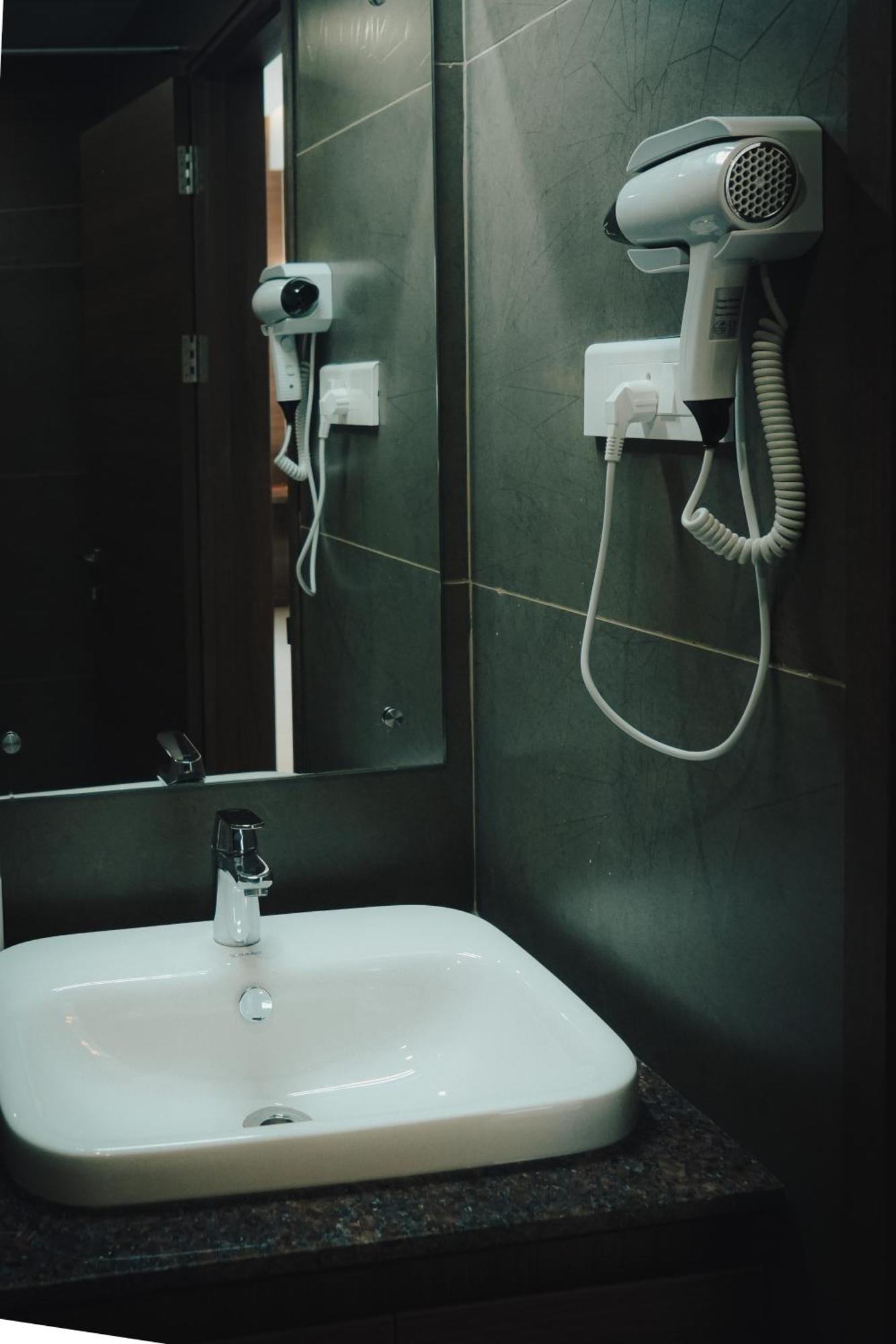 Highland Hotel Bangalore Extérieur photo