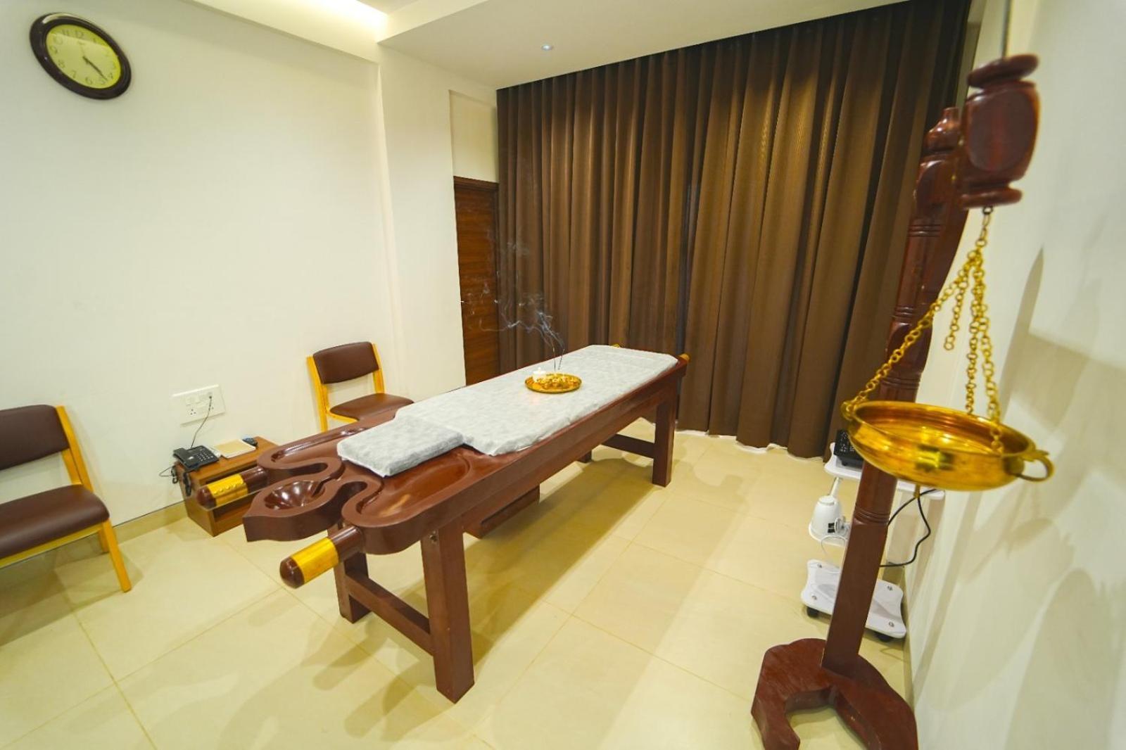 Highland Hotel Bangalore Extérieur photo